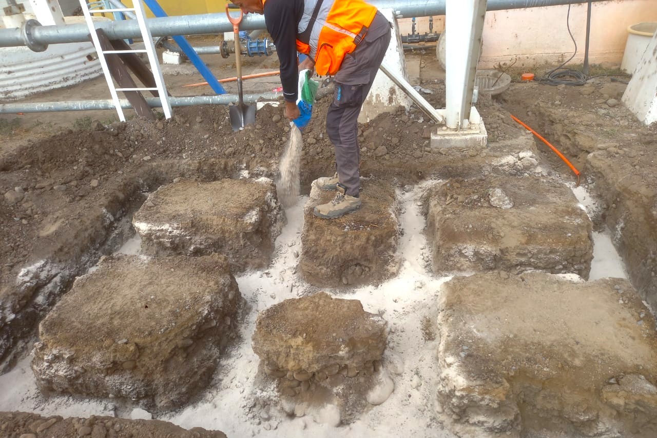 UNIÓN COMUNAL FORTALECE LA SEGURIDAD DE LOS APR/SSR DE SALAMANCA CON INSTALACIÓN DE MALLAS DE PUESTA A TIERRA