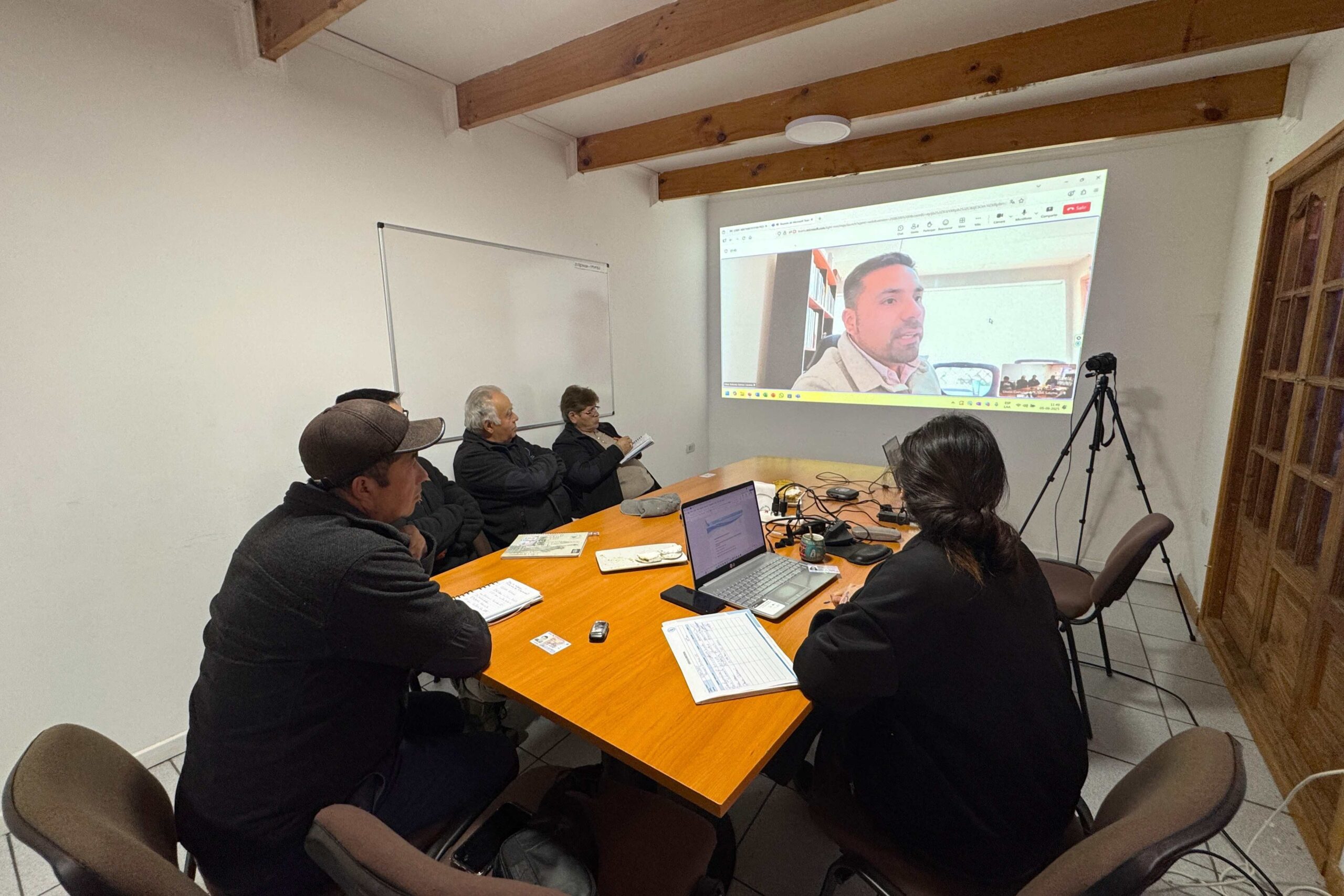 DIRECTORIO Y EQUIPO TÉCNICO DE LA UNIÓN COMUNAL PLANTEAN PRIORIDADES Y NECESIDADES DE LOS COMITÉS DE APR/SSR DE SALAMANCA EN AUDIENCIA CON EL GOBIERNO REGIONAL