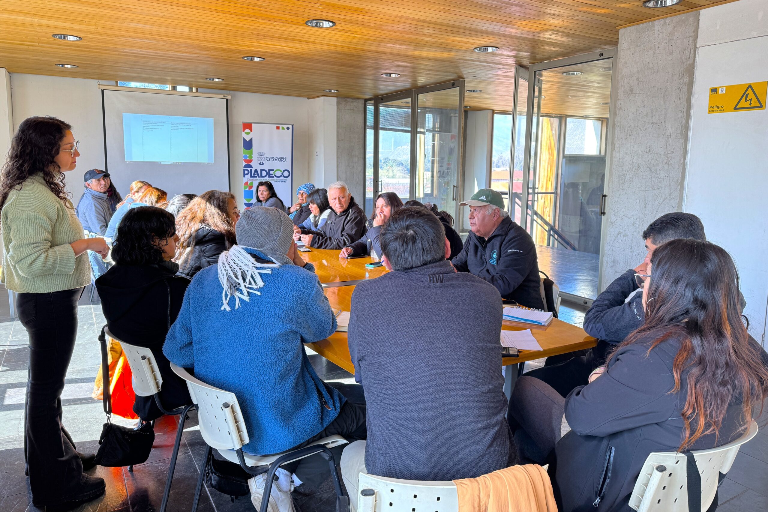 UNIÓN COMUNAL JUNTO A SUS COMITÉS DE APR/SSR ASOCIADOS APORTAN SU VISIÓN EN LA CONSTRUCCIÓN DEL PLADECO 2026-2033 DE SALAMANCA