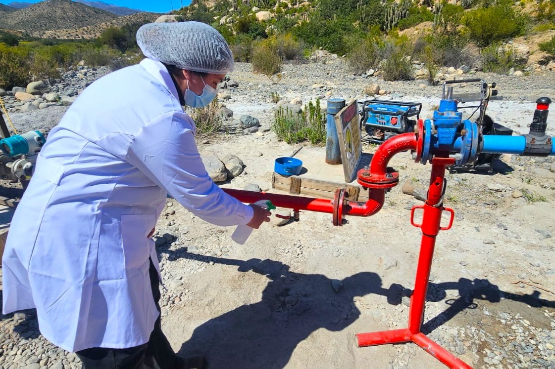 UNIÓN COMUNAL ACOMPAÑA TOMA DE MUESTRAS DE AGUA EN EL POZO N°3 DEL COMITÉ DE APR/SSR EL ARRAYÁN